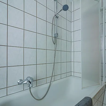 Wohnen Ueber Einem Mediterranen Restaurant,apartment 2 Oder 3 Daire *