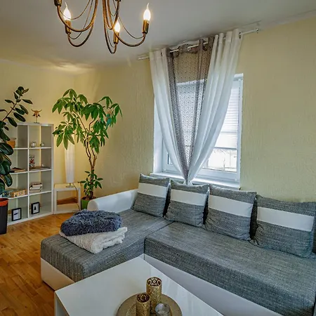 Wohnen Ueber Einem Mediterranen Restaurant,apartment 2 Oder 3 Daire *