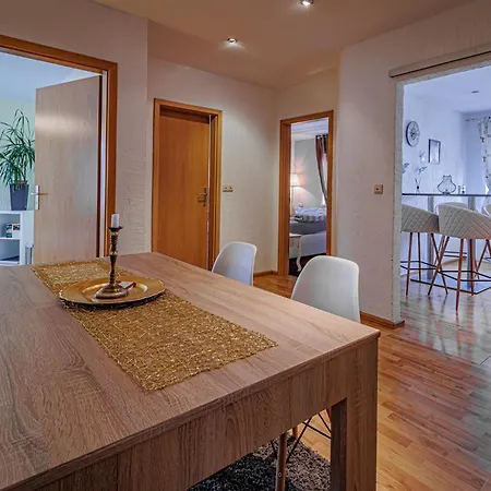 Wohnen Ueber Einem Mediterranen Restaurant,apartment 2 Oder 3 Daire Leipzig