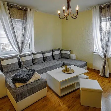 Daire Wohnen Ueber Einem Mediterranen Restaurant,apartment 2 Oder 3 *