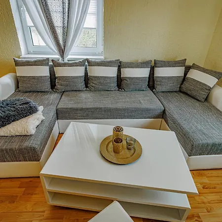 Wohnen Ueber Einem Mediterranen Restaurant,apartment 2 Oder 3 Daire Leipzig