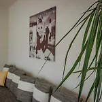 Wohnen Ueber Einem Mediterranen Restaurant,apartment 2 Oder 3 * 라이프치히