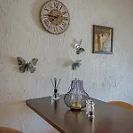 Wohnen Ueber Einem Mediterranen Restaurant,apartment 2 Oder 3 라이프치히