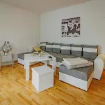 Wohnen Ueber Einem Mediterranen Restaurant,apartment 2 Oder 3