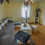아파트 Wohnen Ueber Einem Mediterranen Restaurant,apartment 2 Oder 3 라이프치히