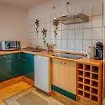 Wohnen Ueber Einem Mediterranen Restaurant,apartment 2 Oder 3 라이프치히