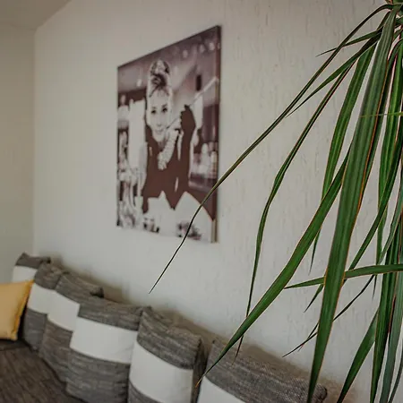 Wohnen Ueber Einem Mediterranen Restaurant,apartment 2 Oder 3 * Leipzig