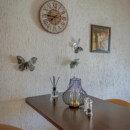 Wohnen Ueber Einem Mediterranen Restaurant,apartment 2 Oder 3 Leipzig