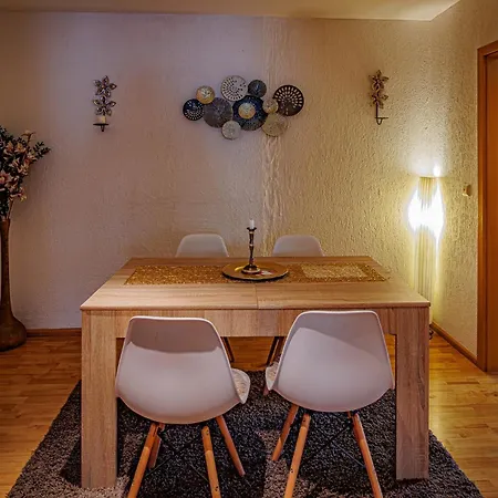 Wohnen Ueber Einem Mediterranen Restaurant,apartment 2 Oder 3 Apartment Leipzig
