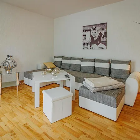 Wohnen über Einem Mediterranen Restaurant,apartment 2 Oder 3