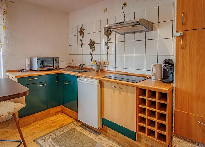 Wohnen Ueber Einem Mediterranen Restaurant,apartment 2 Oder 3 Λειψία